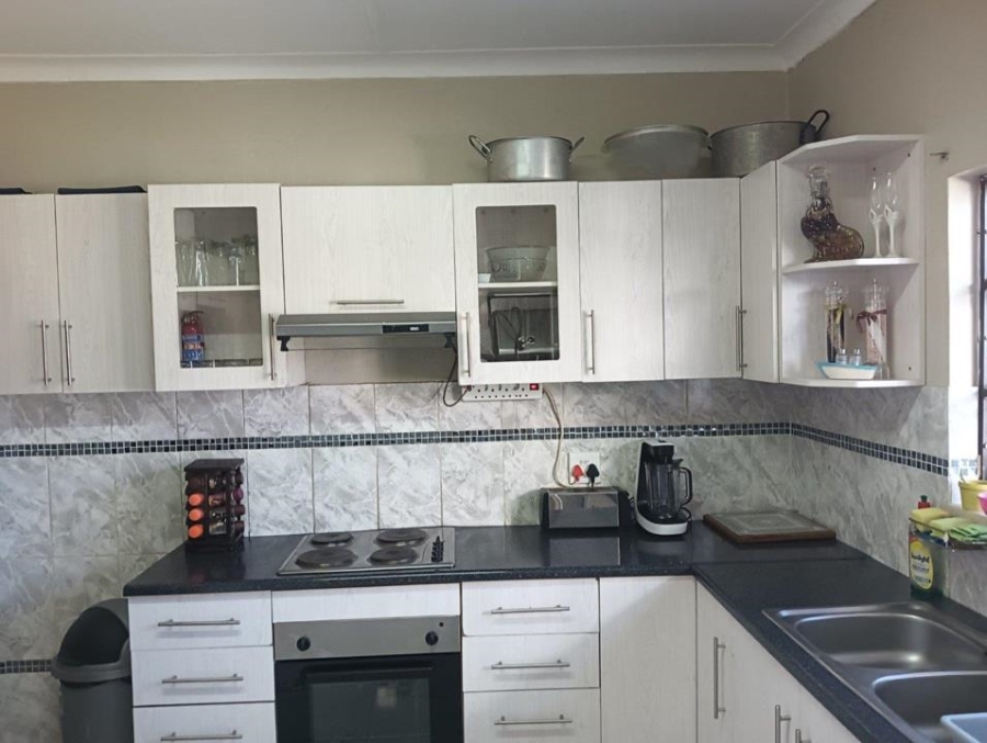 5 Bedroom Property for Sale in Witpoortjie Gauteng