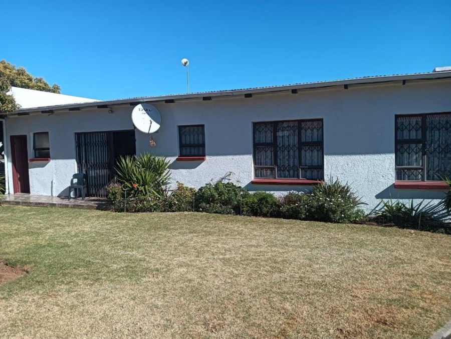 5 Bedroom Property for Sale in Witpoortjie Gauteng