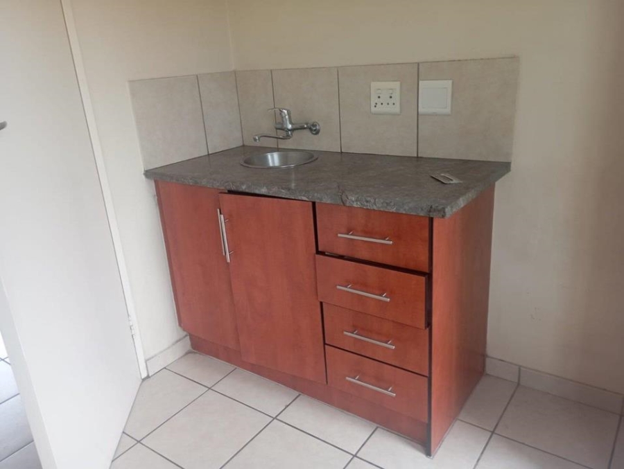 To Let 1 Bedroom Property for Rent in Karenpark Gauteng