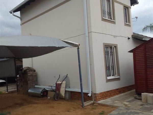 3 Bedroom Property for Sale in Blue Hills Gauteng