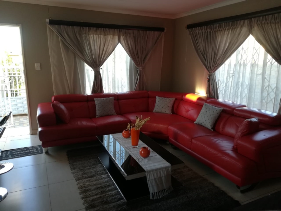 To Let 3 Bedroom Property for Rent in Rosslyn Gauteng