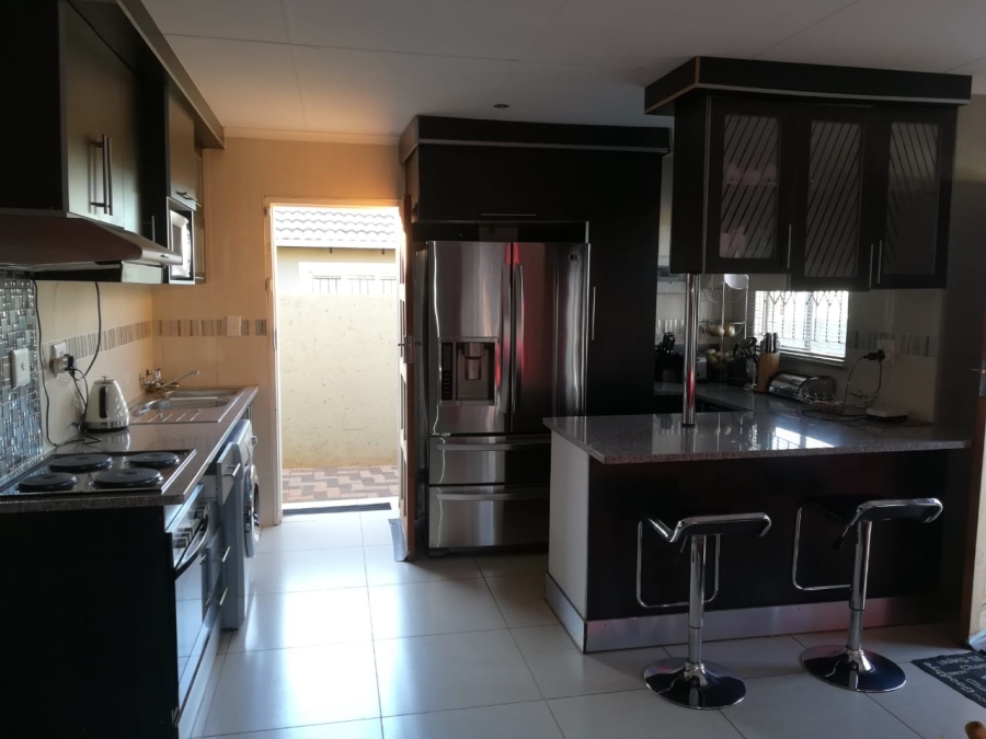 To Let 3 Bedroom Property for Rent in Rosslyn Gauteng