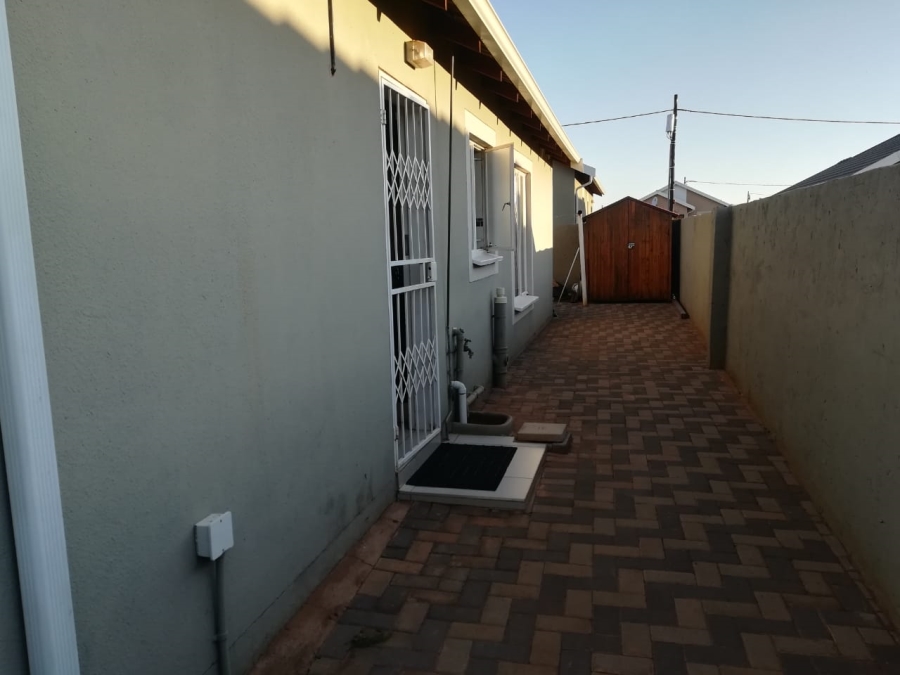 To Let 3 Bedroom Property for Rent in Rosslyn Gauteng