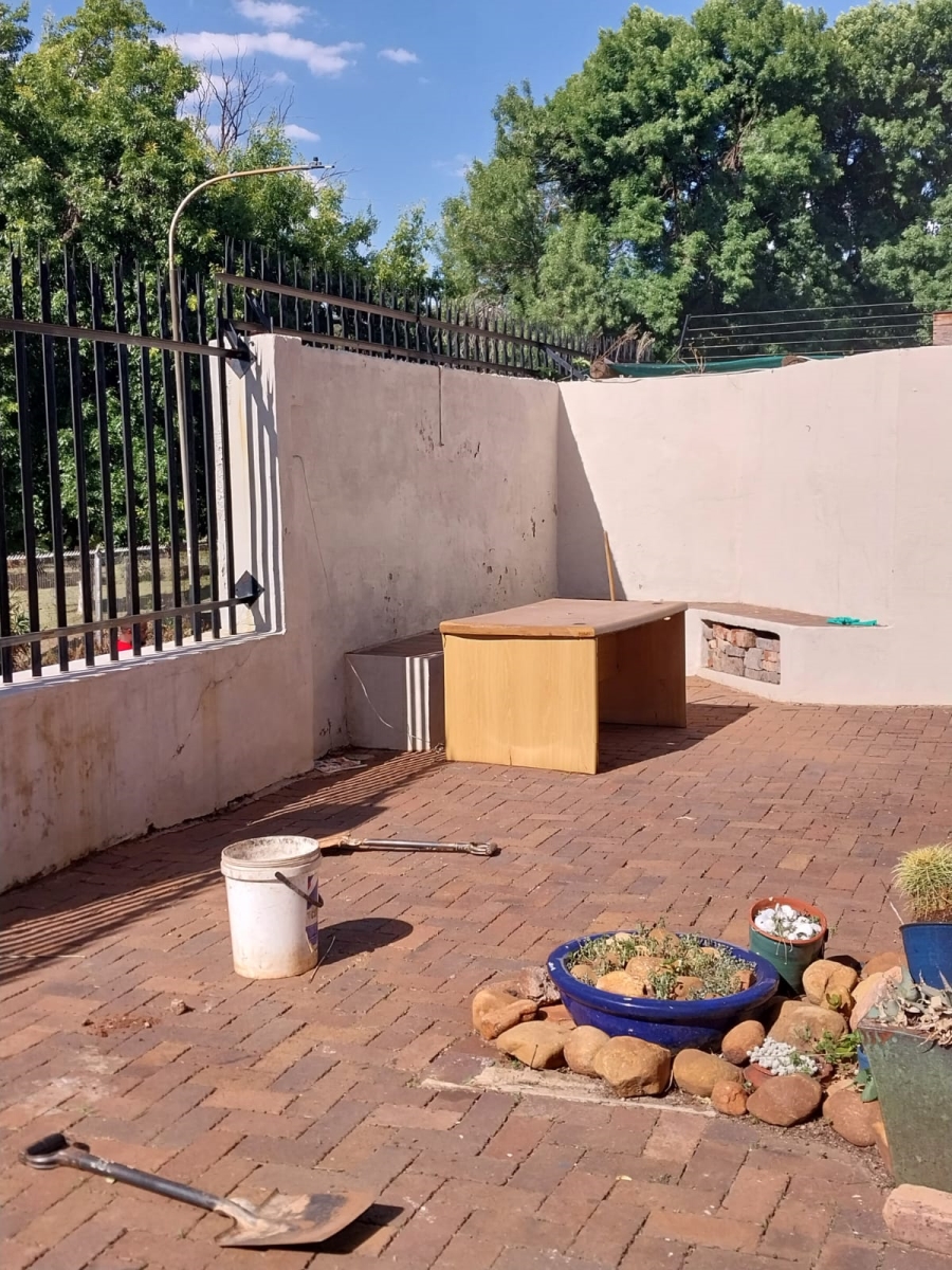 Room for rent in Westdene Gauteng. Listed by PropertyCentral