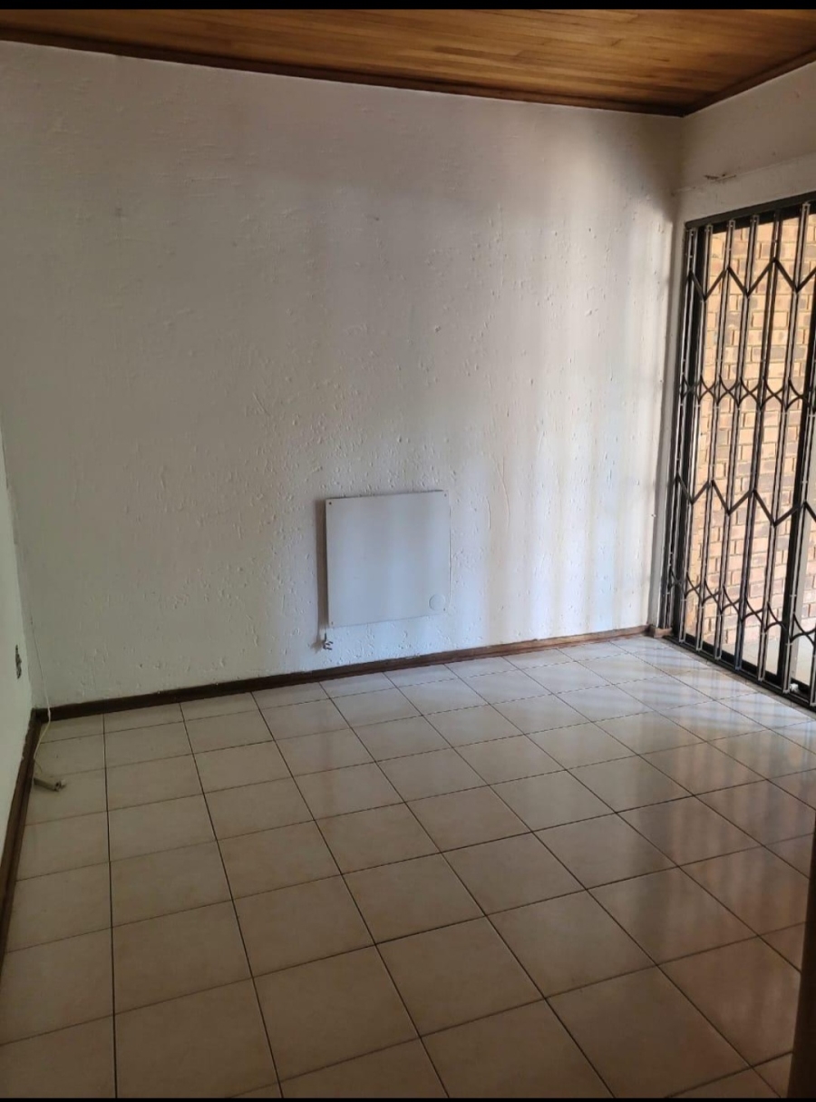 To Let 2 Bedroom Property for Rent in Ruimsig A H Gauteng