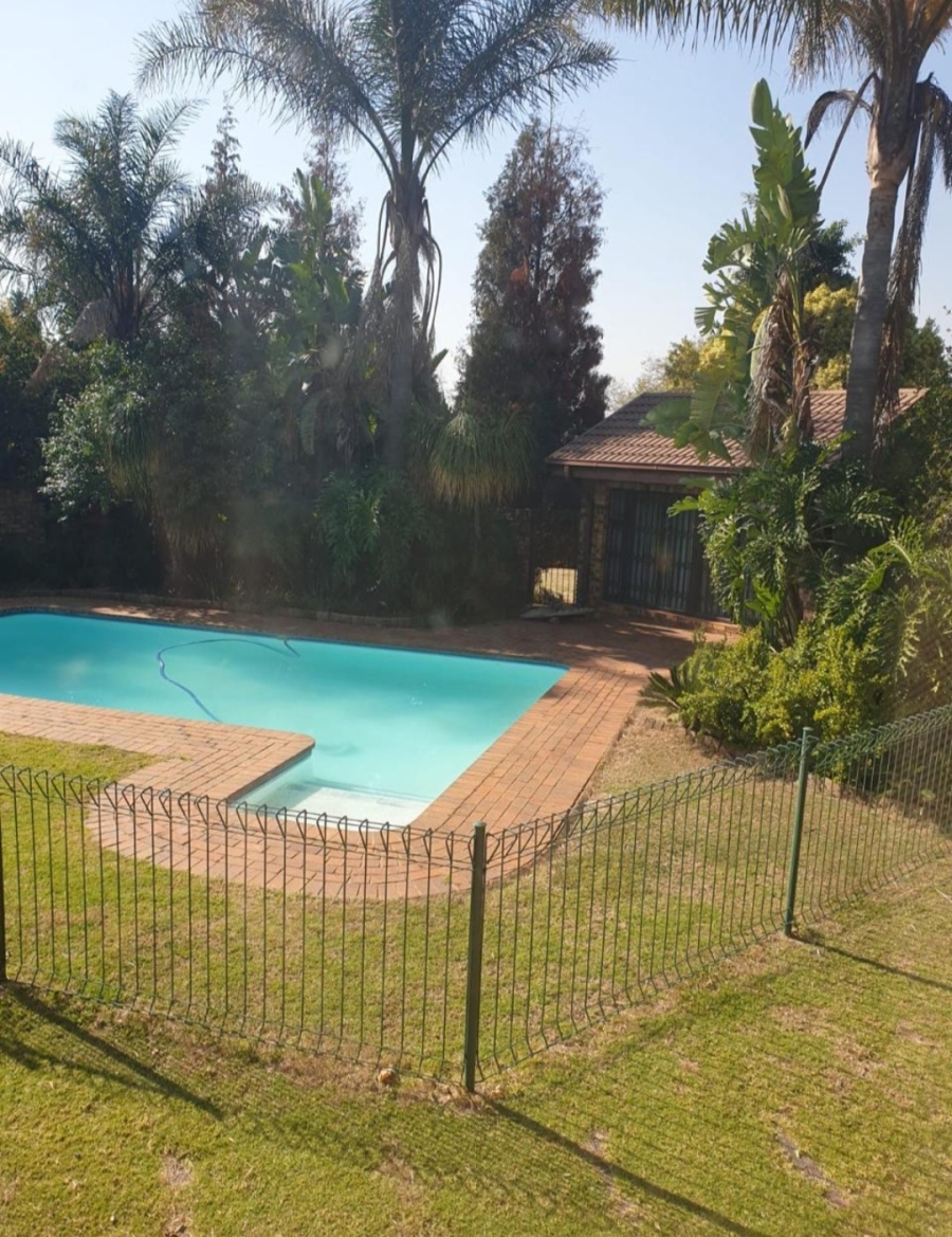 To Let 2 Bedroom Property for Rent in Ruimsig A H Gauteng