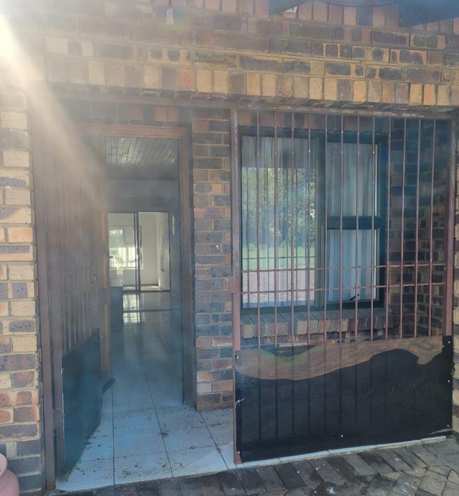 To Let 2 Bedroom Property for Rent in Ruimsig A H Gauteng