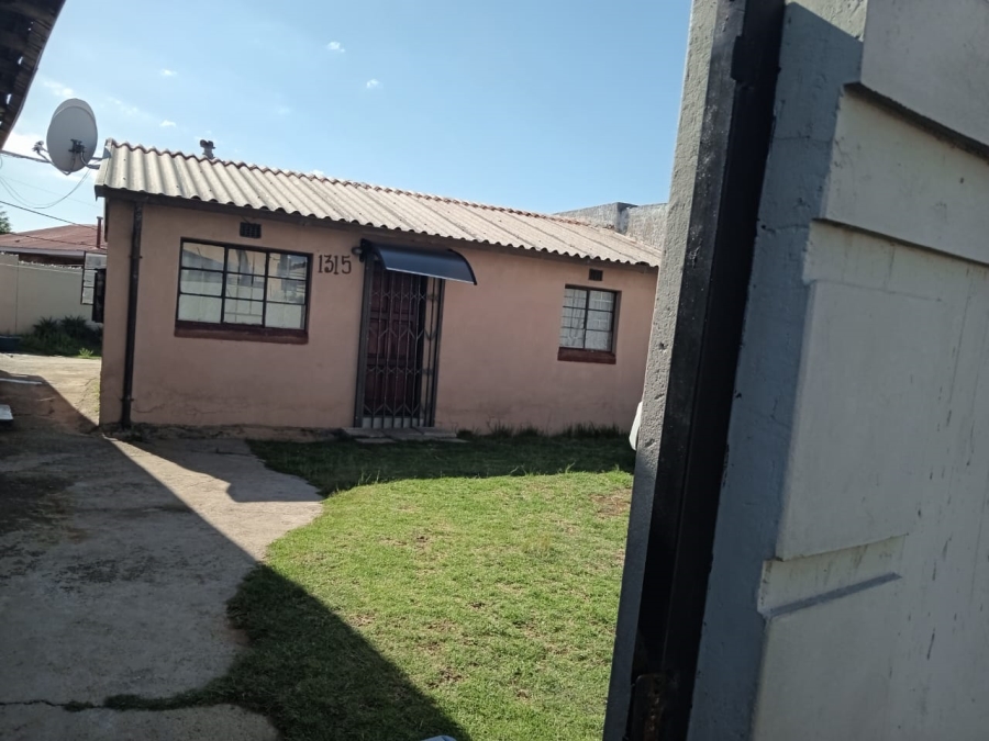 To Let 2 Bedroom Property for Rent in Diepkloof Gauteng