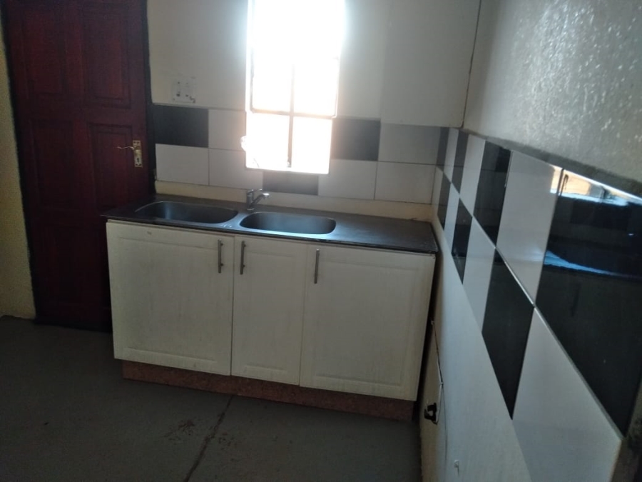 To Let 2 Bedroom Property for Rent in Diepkloof Gauteng