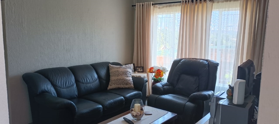 2 Bedroom Property for Sale in Helderkruin Gauteng