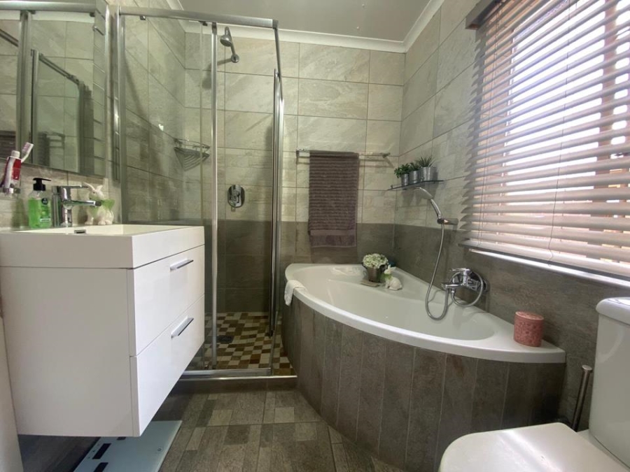 3 Bedroom Property for Sale in Sunward Park Gauteng