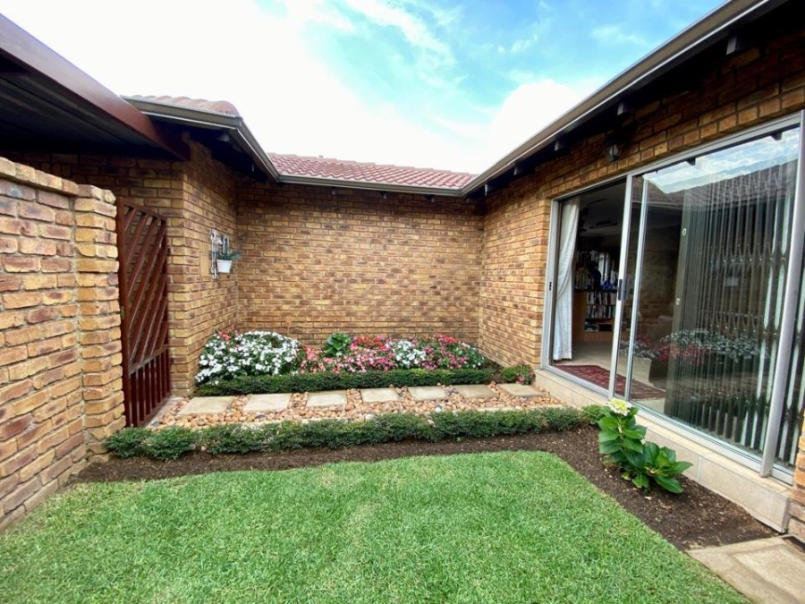 3 Bedroom Property for Sale in Sunward Park Gauteng