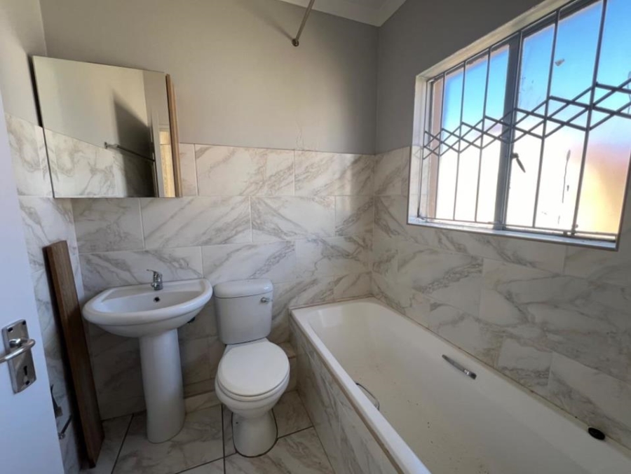 2 Bedroom Property for Sale in Noordwyk Gauteng