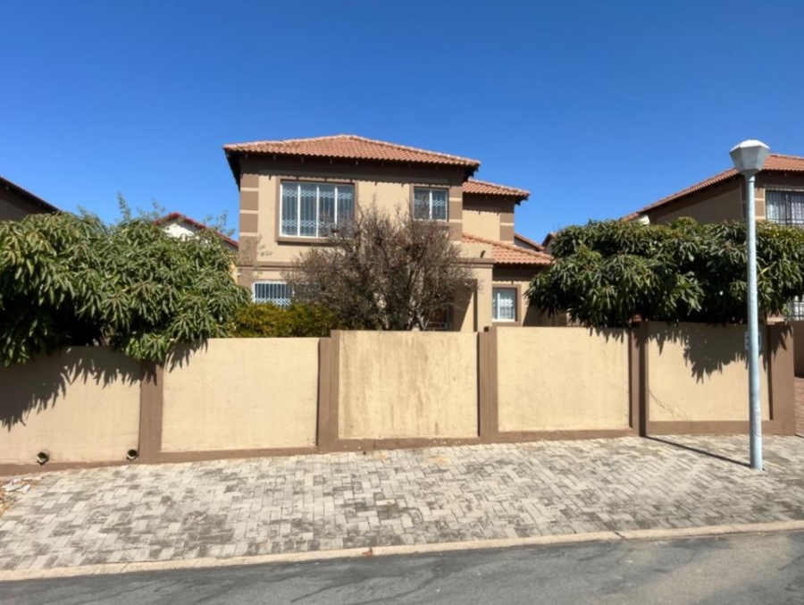 2 Bedroom Property for Sale in Noordwyk Gauteng