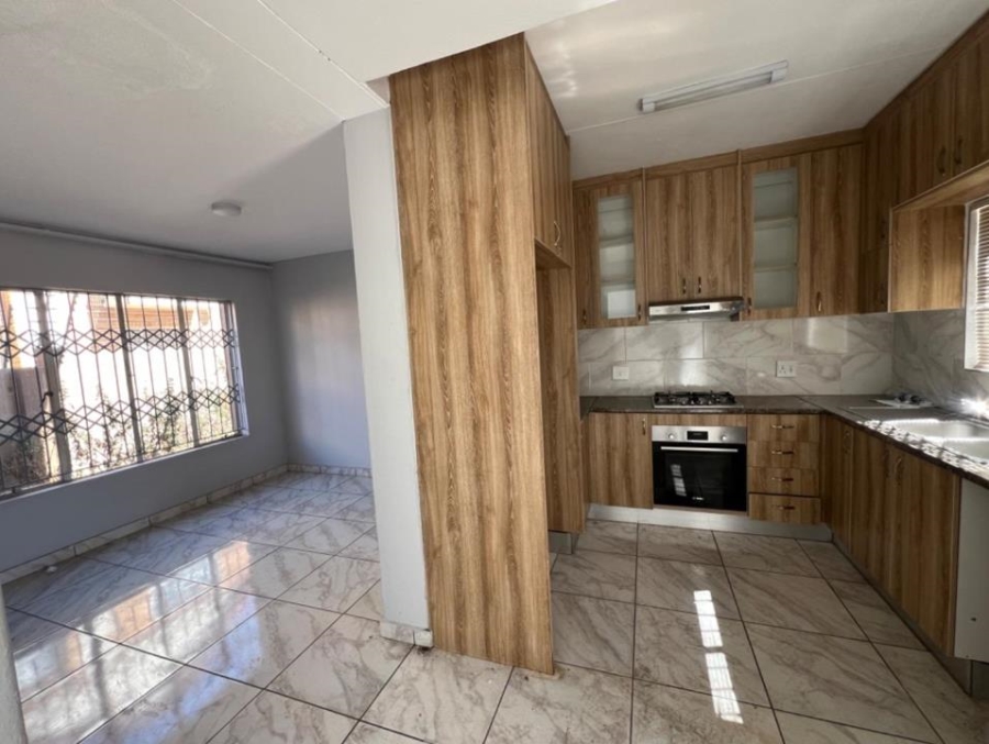 2 Bedroom Property for Sale in Noordwyk Gauteng