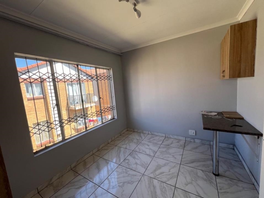 2 Bedroom Property for Sale in Noordwyk Gauteng