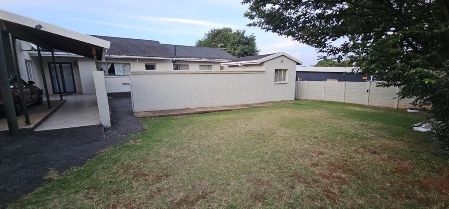 4 Bedroom Property for Sale in Ontdekkerspark Gauteng