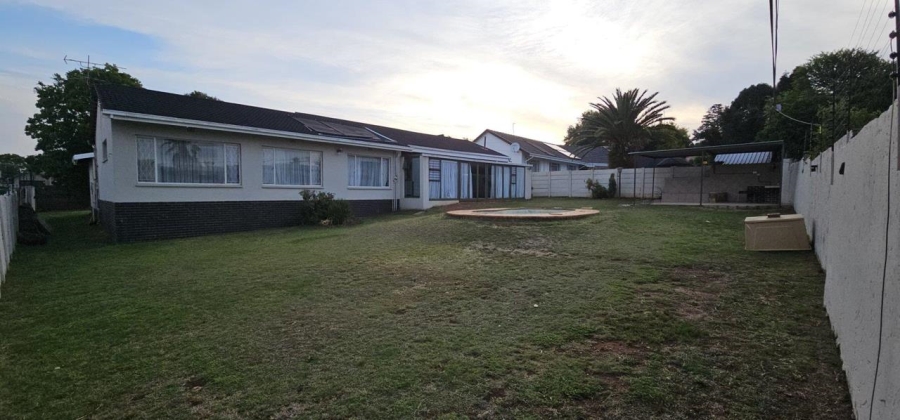 4 Bedroom Property for Sale in Ontdekkerspark Gauteng