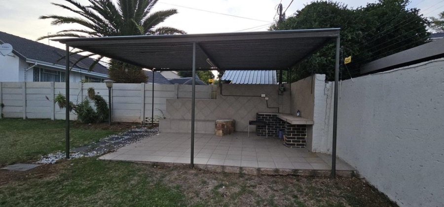 4 Bedroom Property for Sale in Ontdekkerspark Gauteng