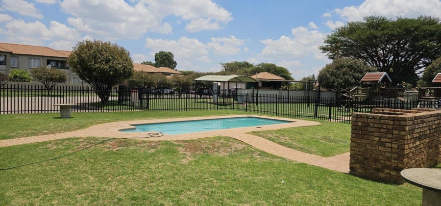 2 Bedroom Property for Sale in Florida Glen Gauteng