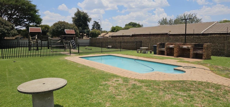 2 Bedroom Property for Sale in Florida Glen Gauteng