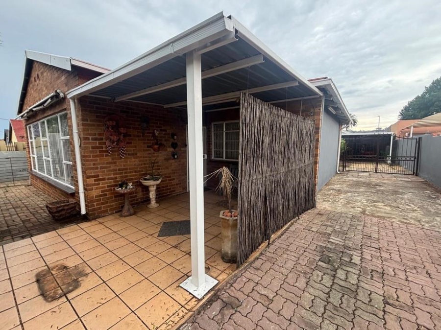 3 Bedroom Property for Sale in Albertskroon Gauteng