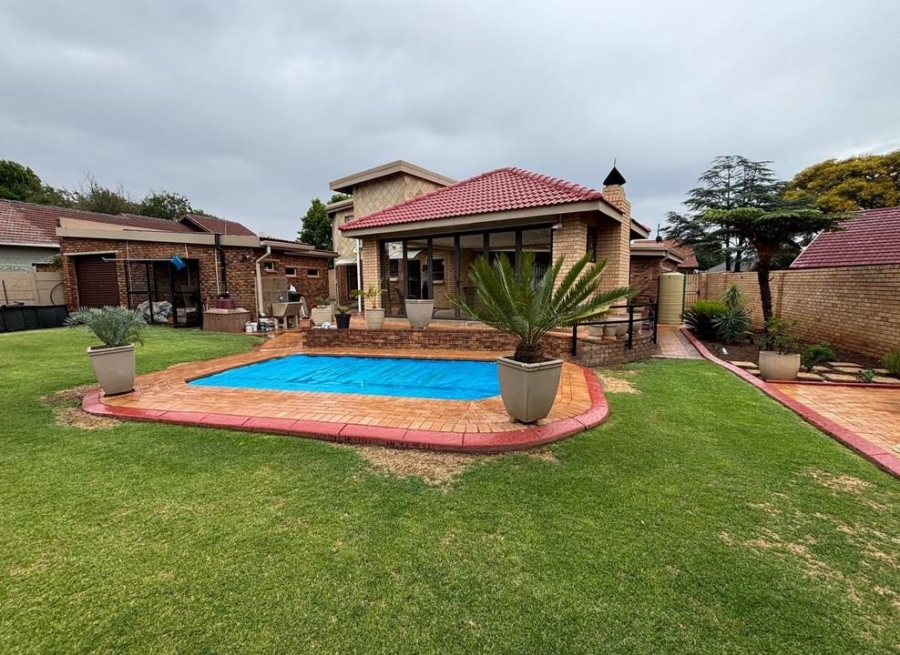 4 Bedroom Property for Sale in Florida Gauteng