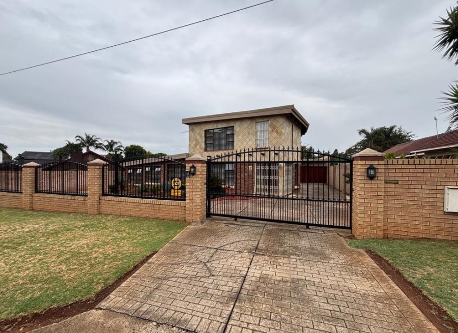 4 Bedroom Property for Sale in Florida Gauteng