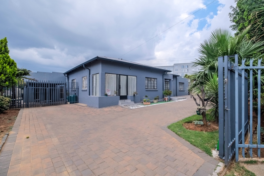 7 Bedroom Property for Sale in Florida Gauteng