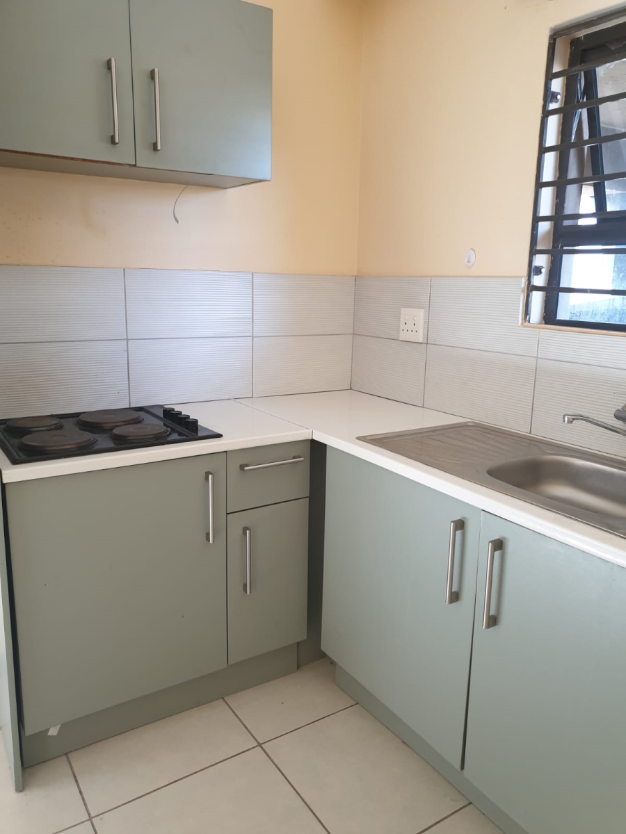 To Let 1 Bedroom Property for Rent in Orlando Gauteng