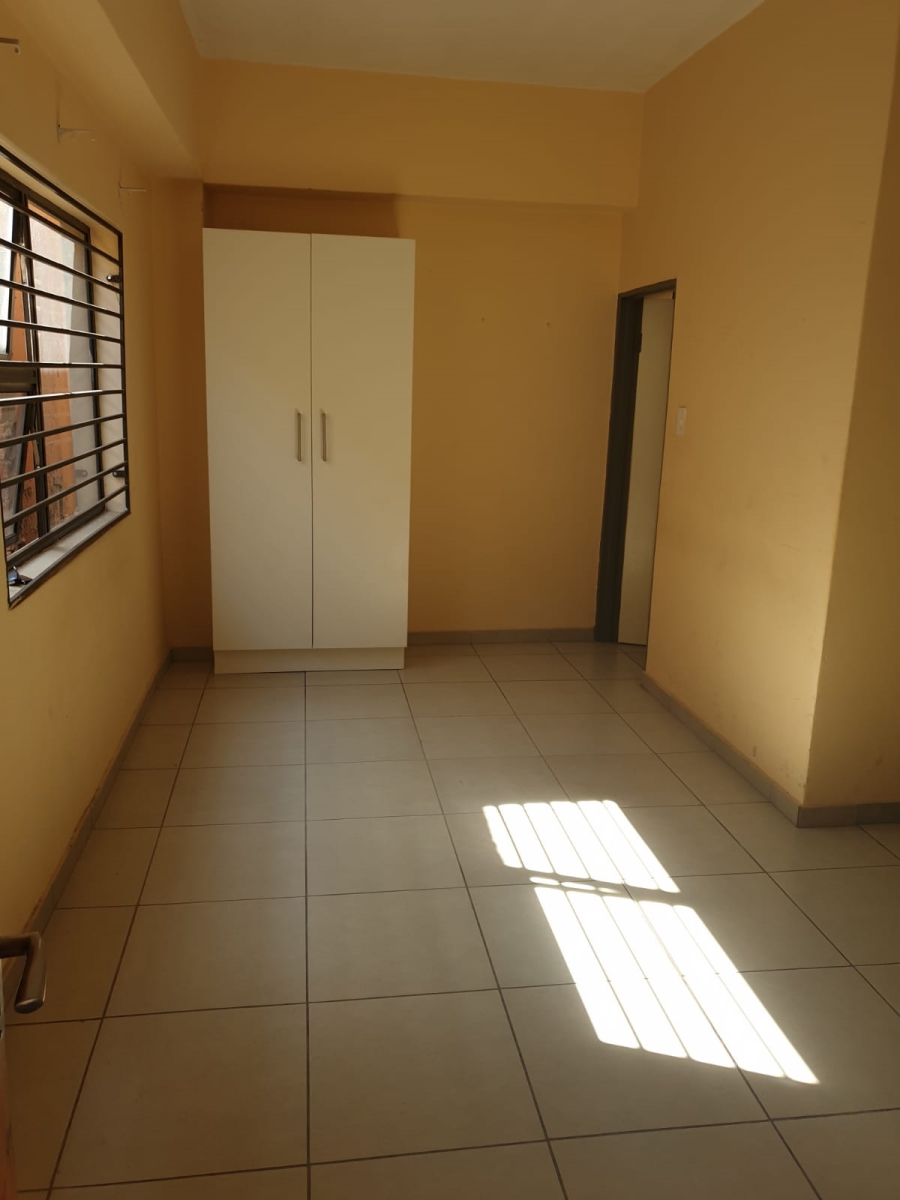 To Let 1 Bedroom Property for Rent in Orlando Gauteng