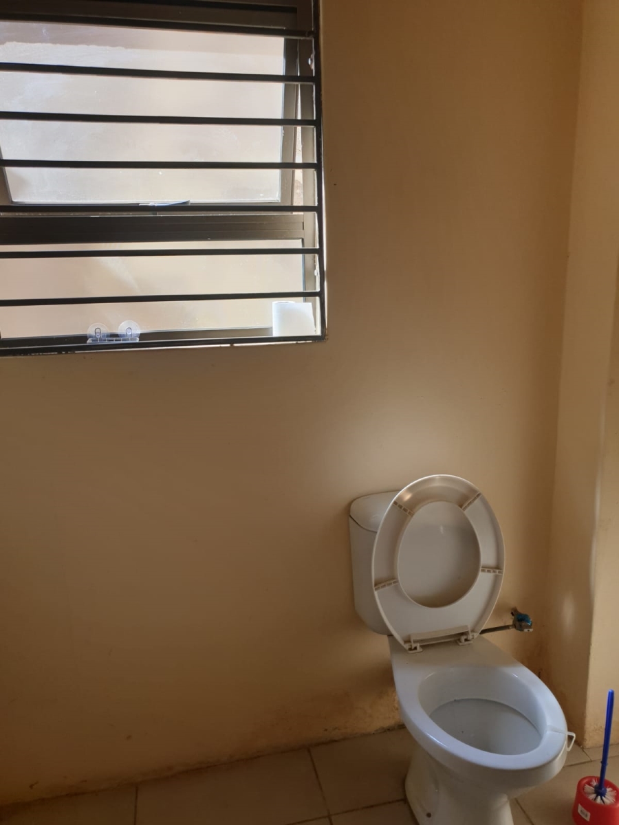 To Let 1 Bedroom Property for Rent in Orlando Gauteng