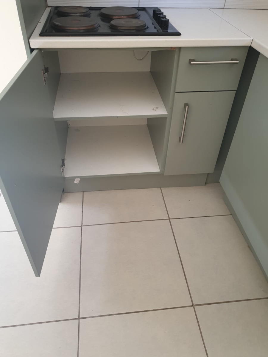 To Let 1 Bedroom Property for Rent in Orlando Gauteng