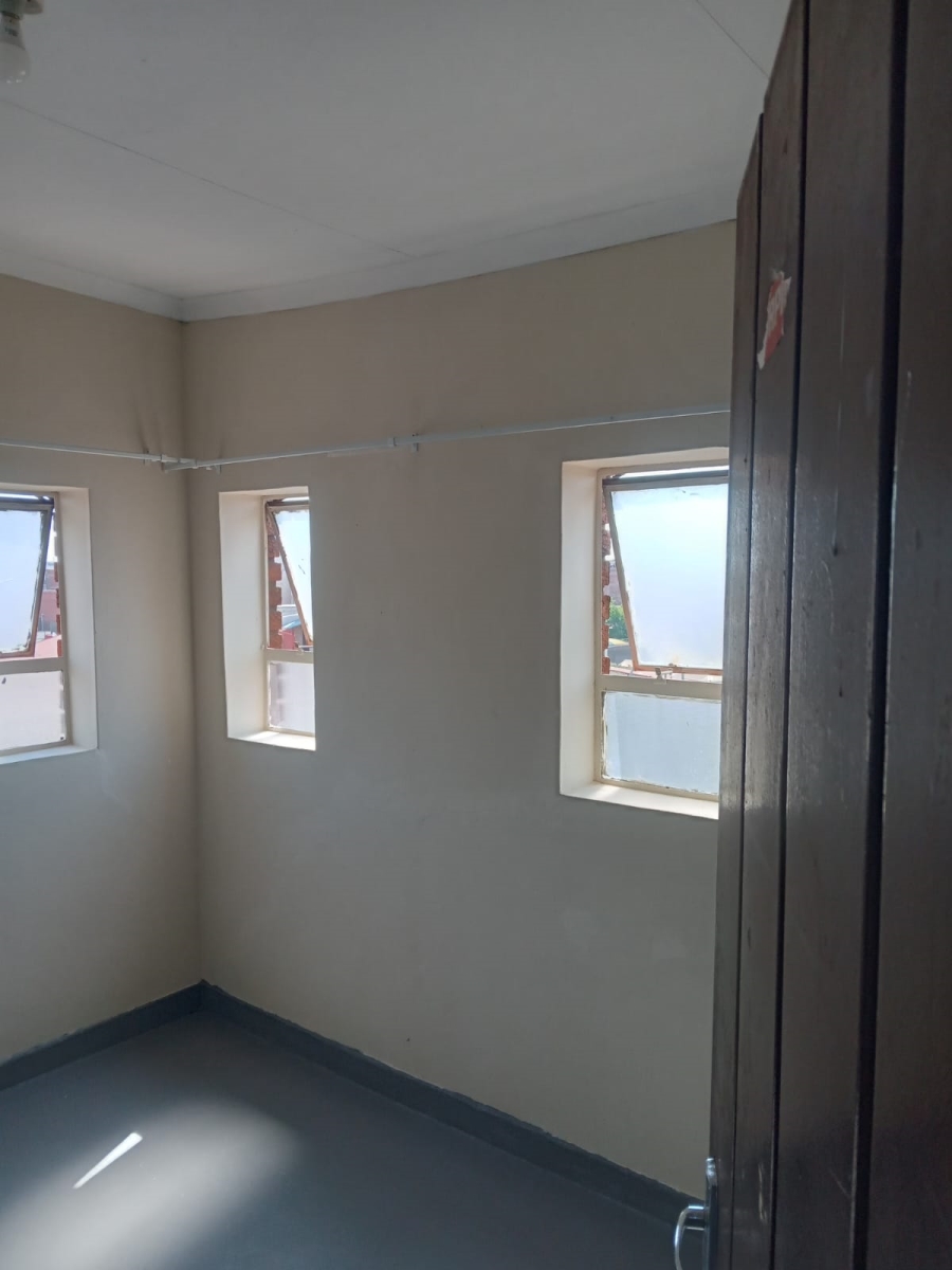 Room for rent in Yeoville Gauteng. Listed by PropertyCentral