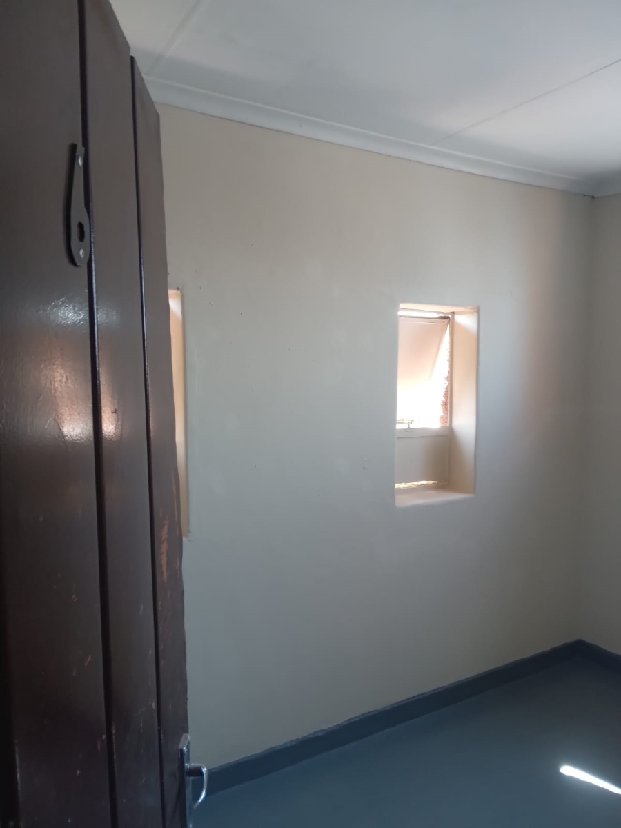 Room for rent in Yeoville Gauteng. Listed by PropertyCentral