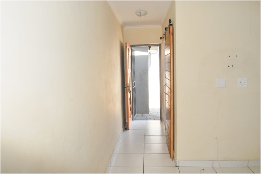 To Let 1 Bedroom Property for Rent in Regents Park Gauteng