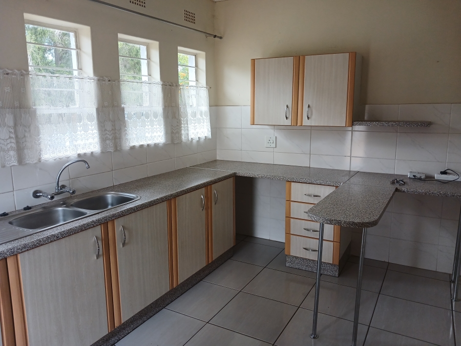 To Let 4 Bedroom Property for Rent in Glen Marais Gauteng