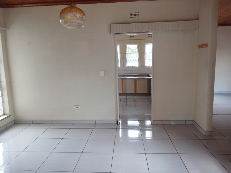 To Let 4 Bedroom Property for Rent in Glen Marais Gauteng