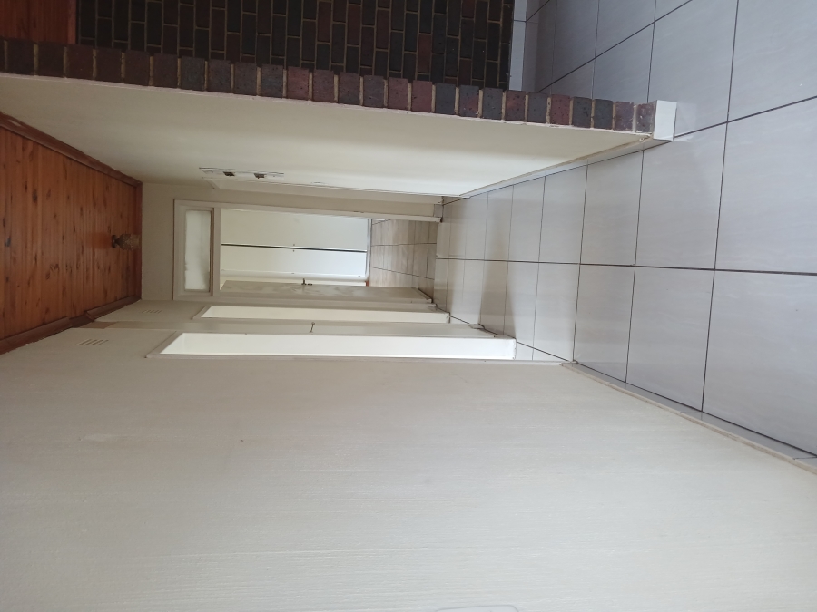 To Let 4 Bedroom Property for Rent in Glen Marais Gauteng