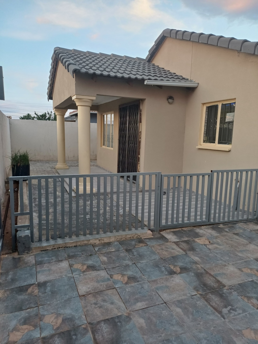 To Let 3 Bedroom Property for Rent in Protea Glen Gauteng