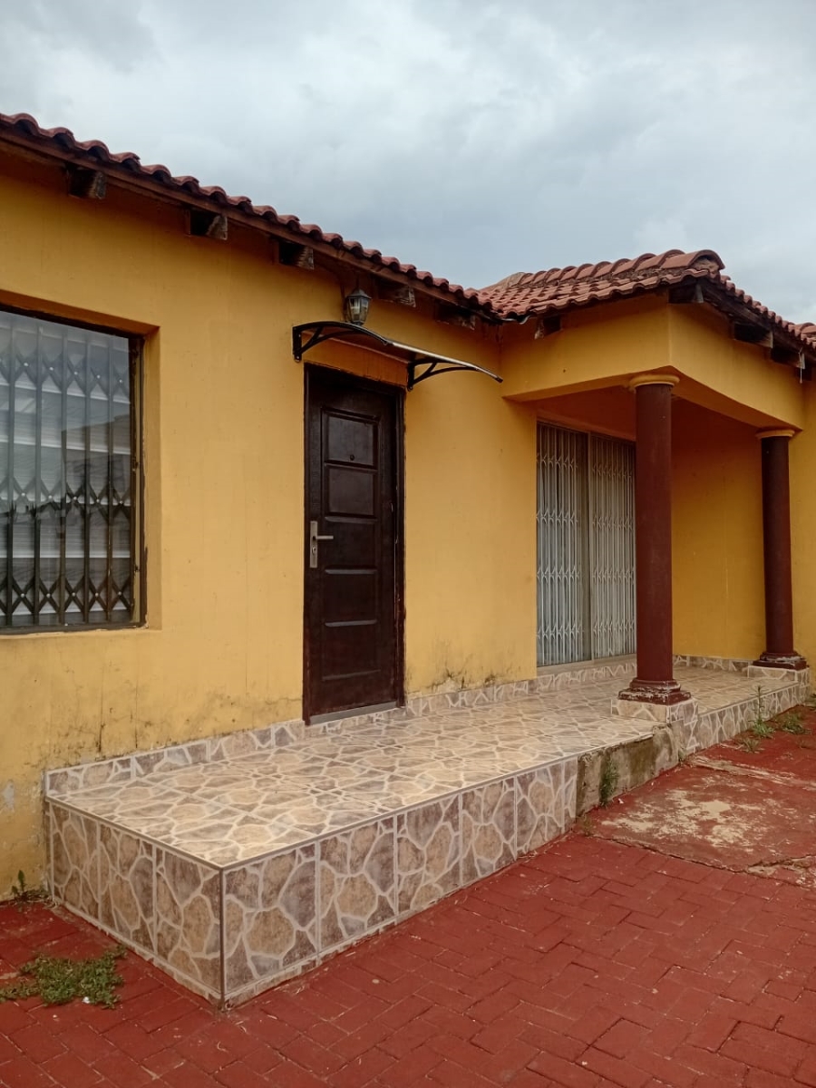 To Let 3 Bedroom Property for Rent in Protea North Gauteng