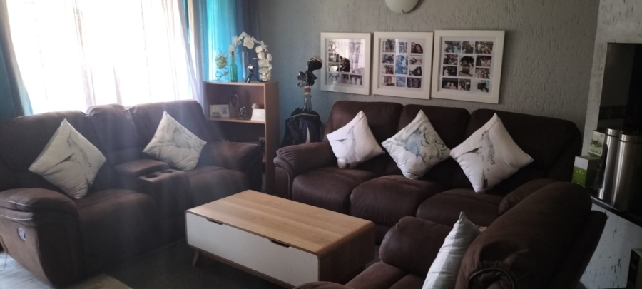 To Let 2 Bedroom Property for Rent in North Riding AH Gauteng