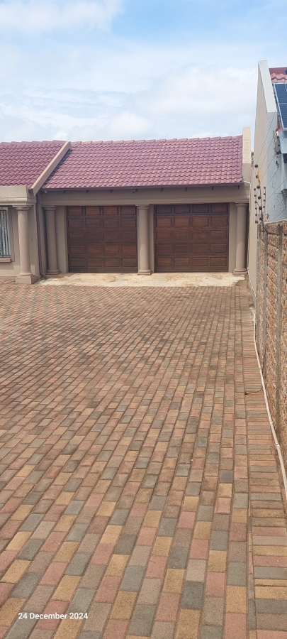 3 Bedroom Property for Sale in Crystal Park Gauteng