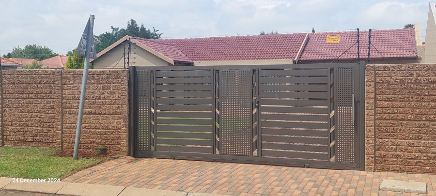 3 Bedroom Property for Sale in Crystal Park Gauteng