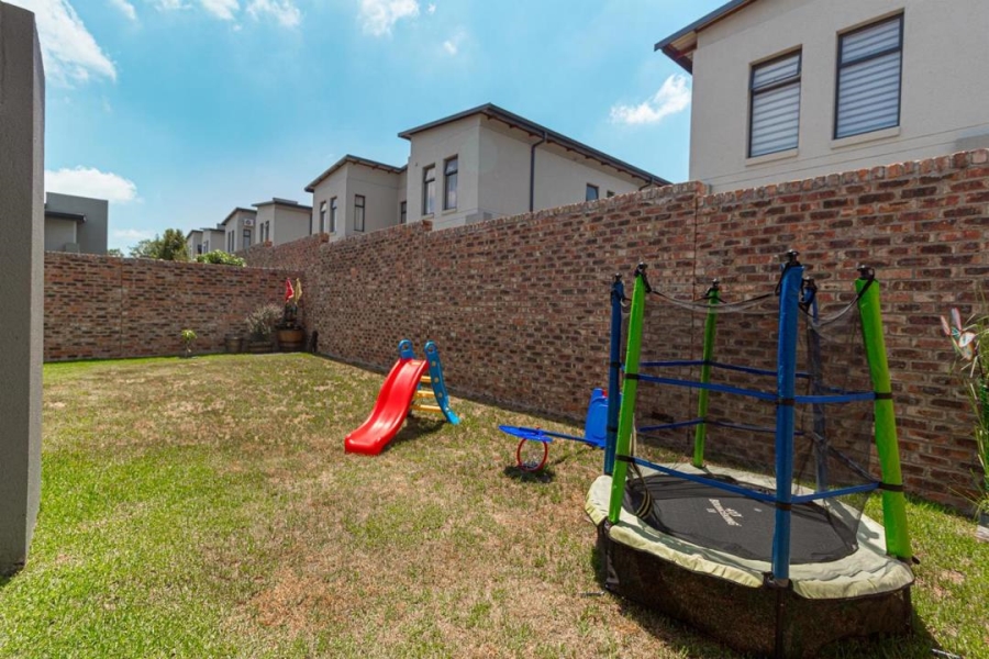 3 Bedroom Property for Sale in Crowthorne Gauteng