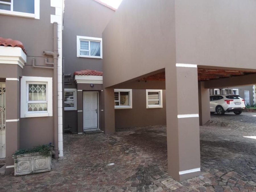 To Let 3 Bedroom Property for Rent in Magaliessig Gauteng