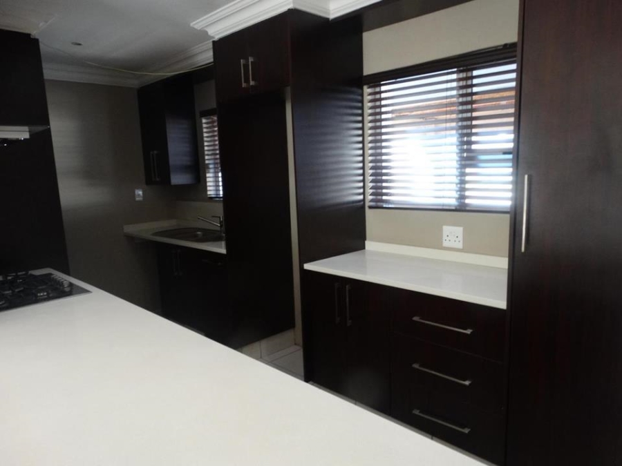 To Let 3 Bedroom Property for Rent in Magaliessig Gauteng