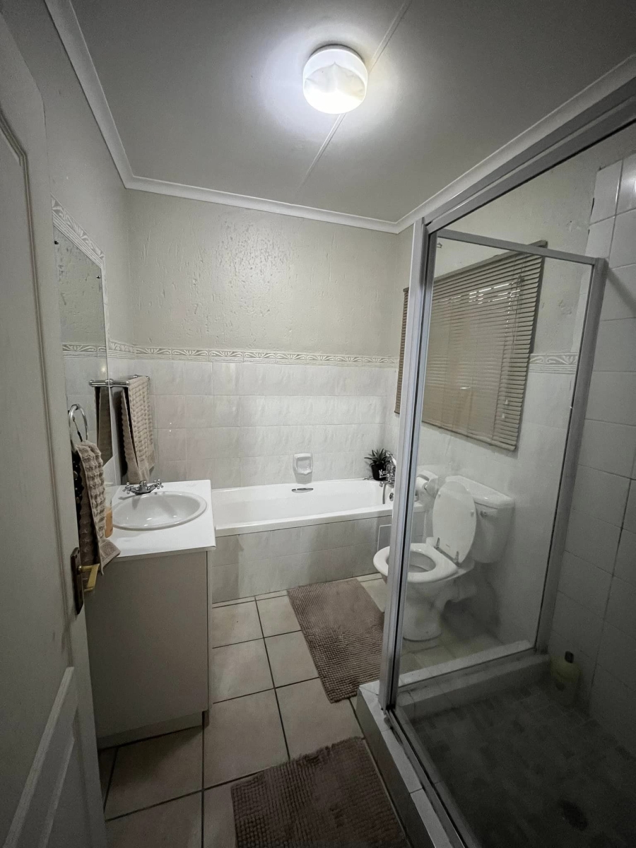 2 Bedroom Property for Sale in Douglasdale Gauteng