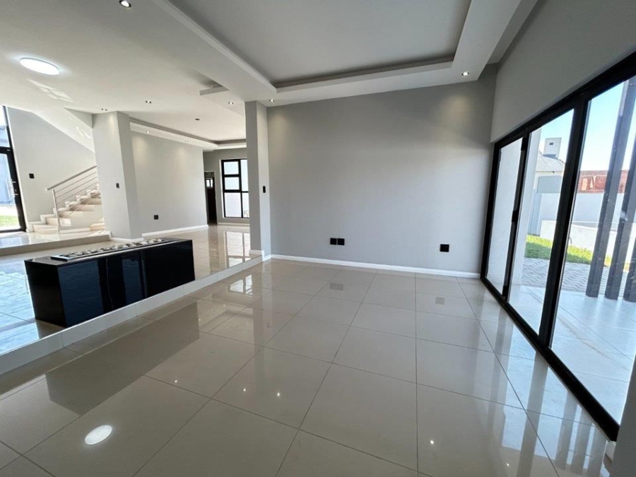 5 Bedroom Property for Sale in Six Fountains Residential Estate Gauteng