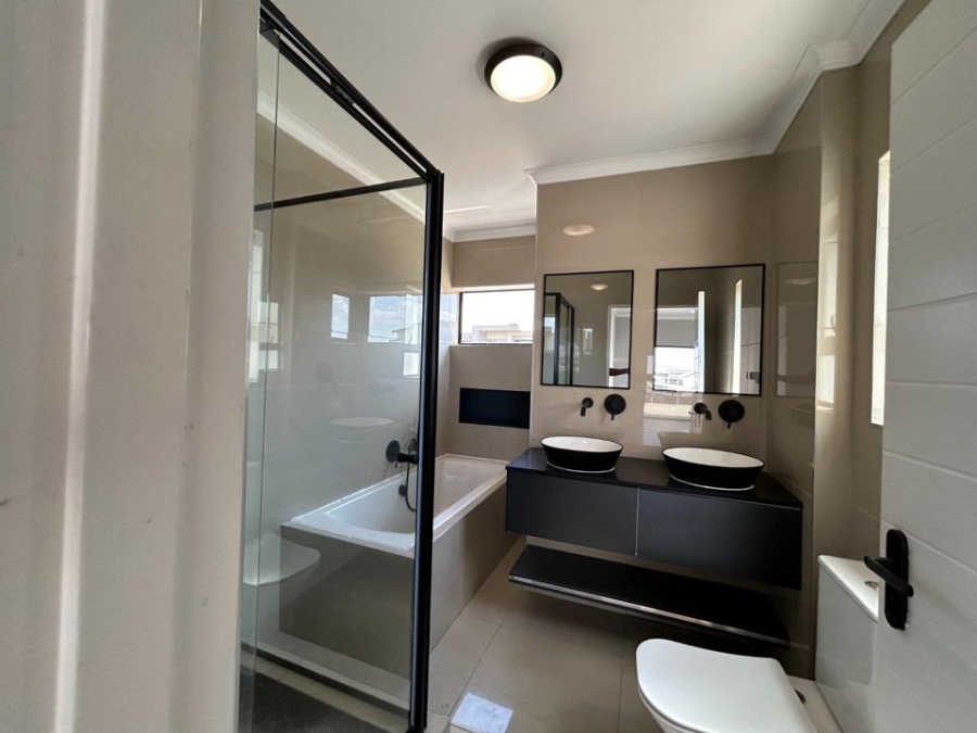 5 Bedroom Property for Sale in Six Fountains Residential Estate Gauteng